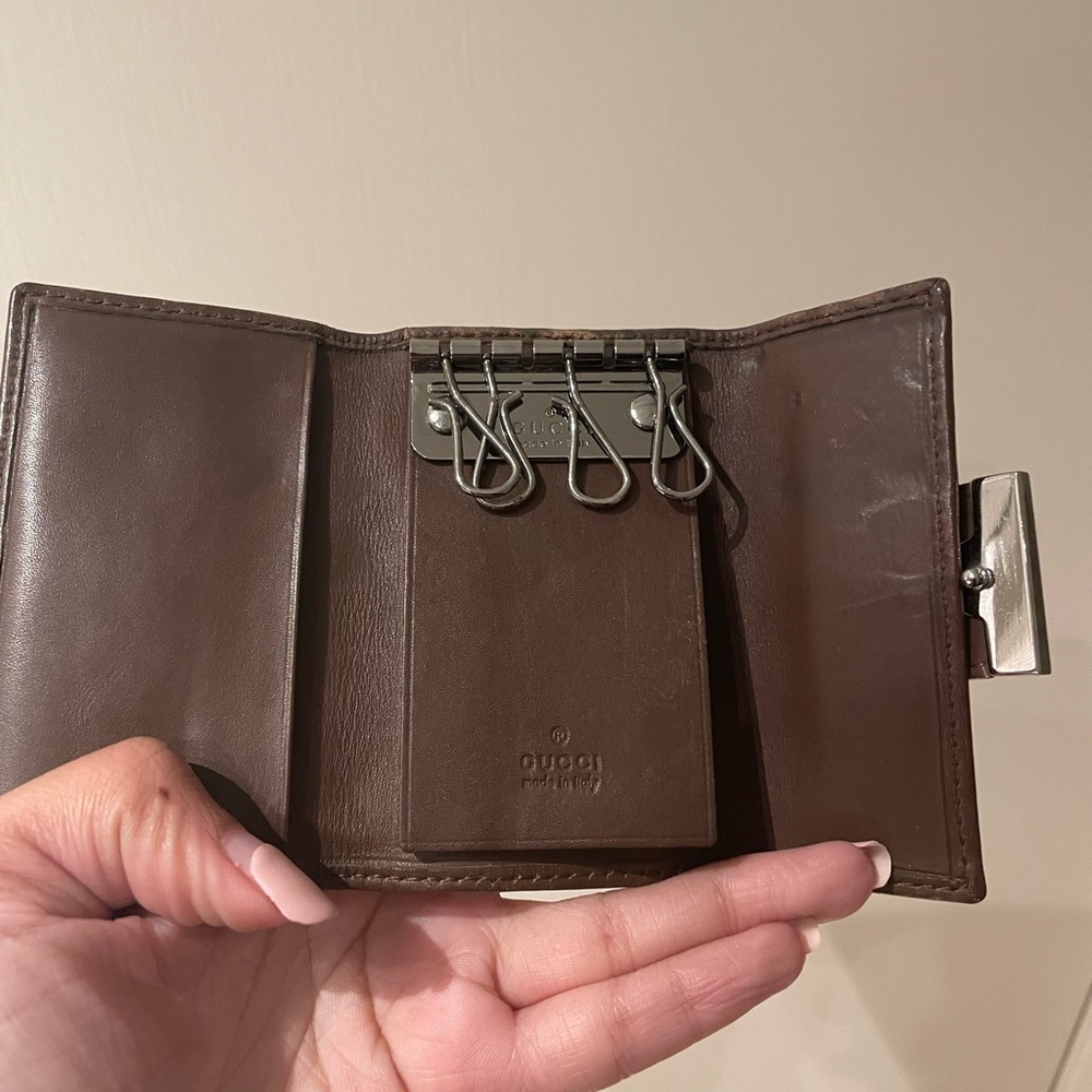 Gucci Brown Monogram Wallet - Picture 4 of 5
